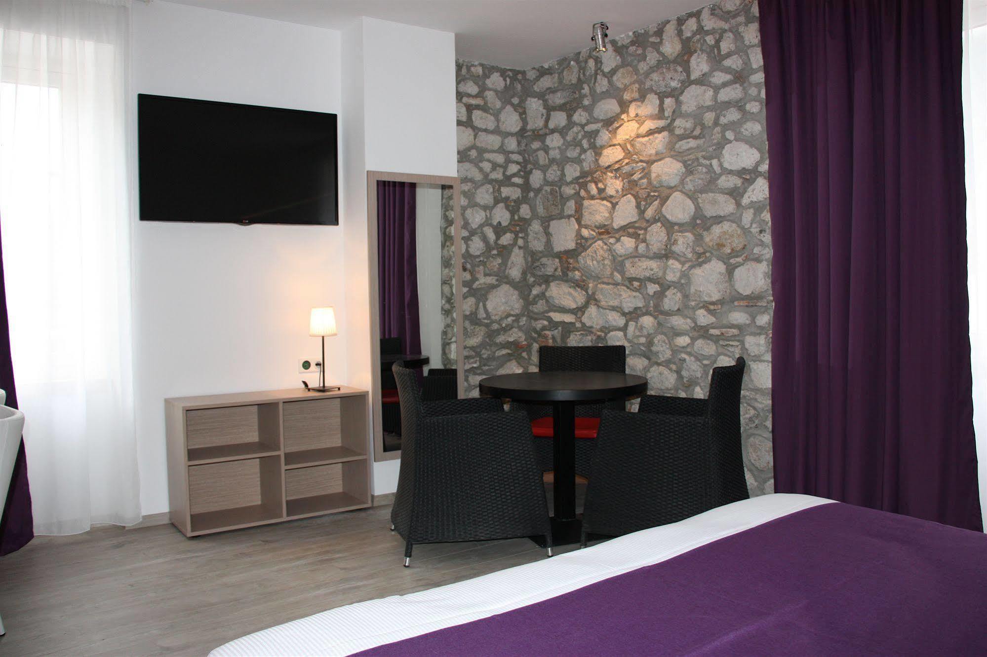 Hotel Terranostra Tarascon-sur-Ariège Exteriör bild
